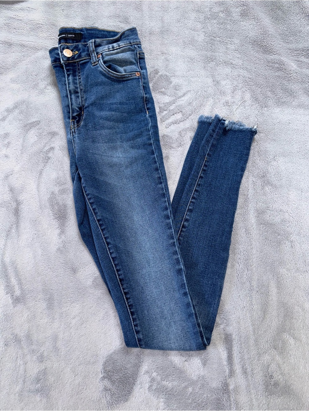 Bluenotes Dark Wash Skinny Jeans Size 27 Long Frayed Hem